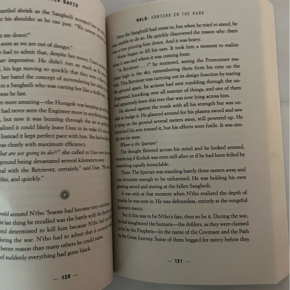 HALO book Hunters in the Dark Book by NYT Best Selling Author Peter David - Picture 5 of 6